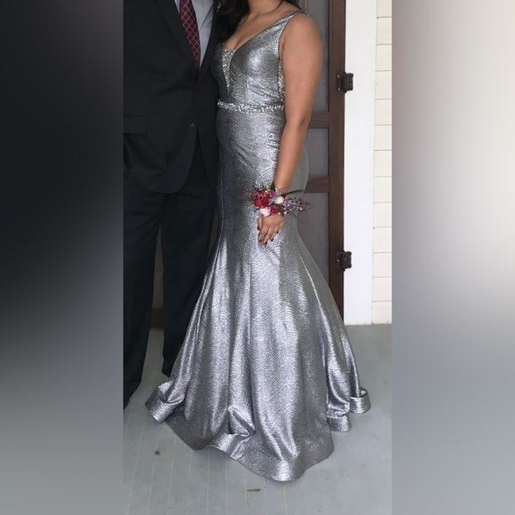 Mori Lee size 6 -Great condition worn once - Picture 3 of 4